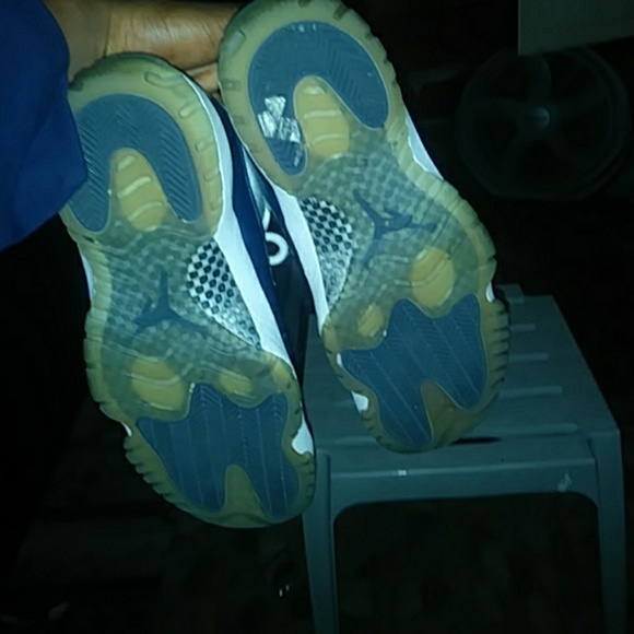 Jordan 11s Georgetown - Picture 4 of 5